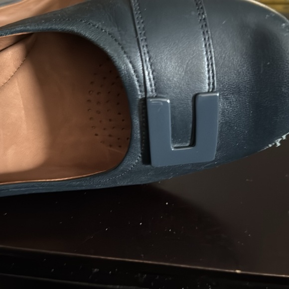Women's Artisan Clark's flats Sz12M Navy - Picture 11 of 11